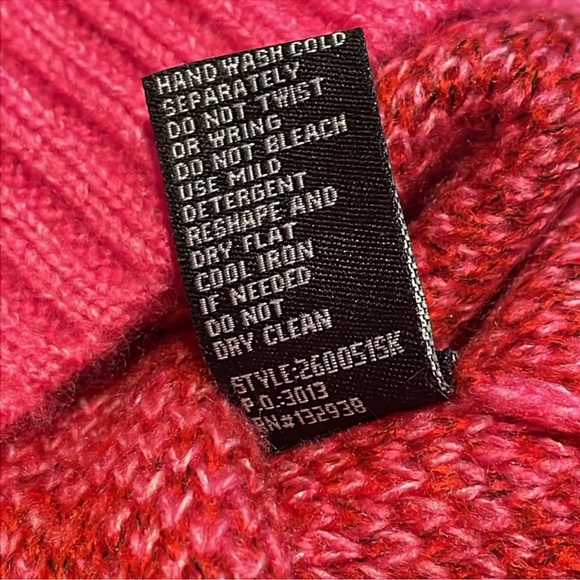 NWOT New Cliche Red and Pink Houndstooth Turtleneck Sweater - Picture 7 of 11